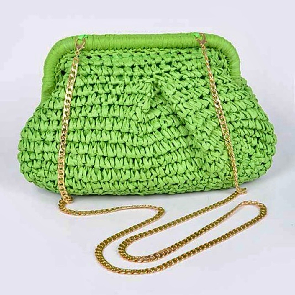 Faux Straw cross body purse. Makes your outfits look stunning. You’ll love it 🔥
